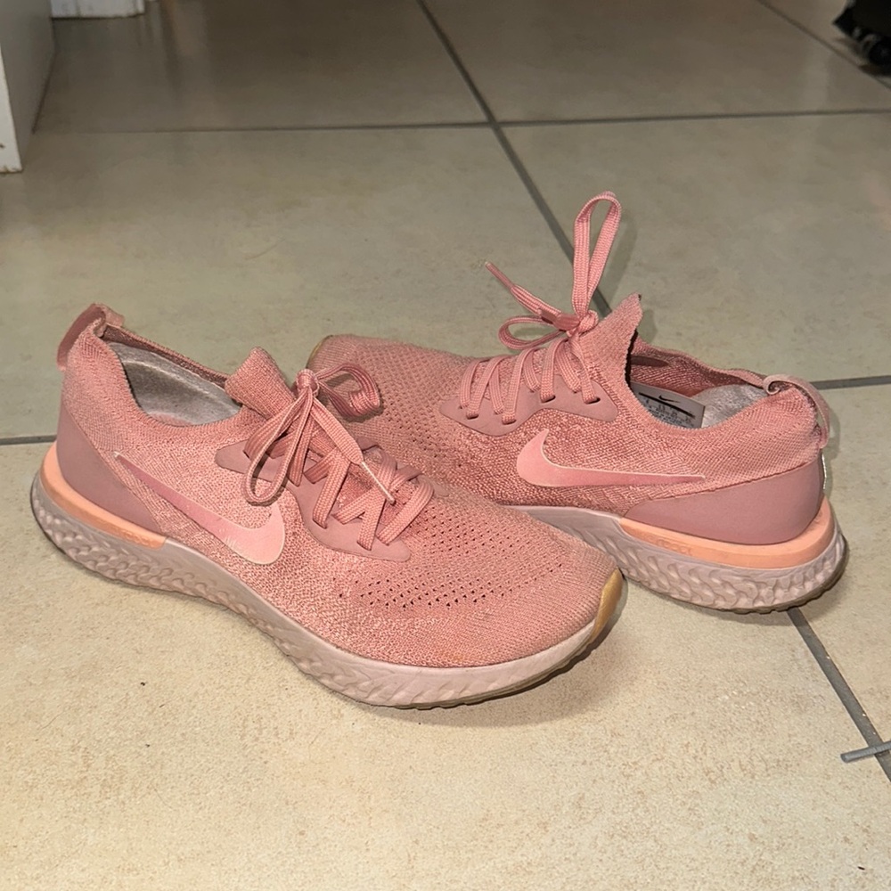 Nike tennis shoes